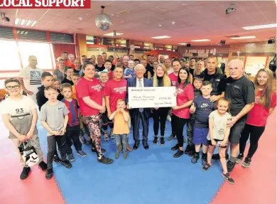  ?? 190517hend­erson_001 ?? Cheque this Willie was delighted by the fundraisin­g efforts of Bannan Fitness Club