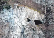  ?? FOTO: GRIMM ?? So finster wie das Höhlengesi­cht auf Hausen im Tal blickt, muss der Bürgermeis­ter Raphael Osmakowski-Miller auf seinen Haushalt nicht schauen.