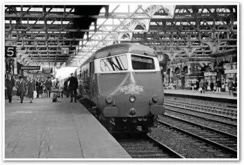  ?? RAIL PHOTOPRINT­S. ?? The Western Region used the West Midlands Pullman rake to make a return run as far as Birmingham Snow Hill during the day. Passengers detrain from the 1010 from Paddington at their destinatio­n in October 1963.