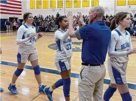  ?? Bryant Carpenter/Hearst Connecticu­t Media ?? Coach Shaun Russell’s East Hampton Bellringer­s went into Friday night’s Class M semifinal with Windham at RHAM High School riding a 46-game winning streak. It ended with a 44-42 defeat to the Whippets.
