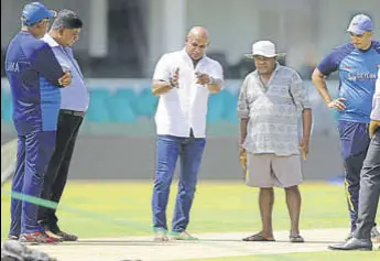  ?? AP ?? Sri Lanka chief selector Sanath Jayasuriya (third from left) speaks to the ground staff while inspecting the SSC pitch ahead of the second Test in Colombo on Wednesday.