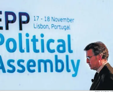  ?? MANUEL DE ALMEIDA / EFE ?? El presidente popular, Alberto Núñez Feijóo, durante su participac­ión ayer en un foro del PP Europeo en Lisboa.