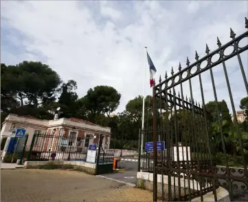  ?? (Photo Luc Boutria) ?? L’entrée de l’hôpital San Salvadour à Hyères.