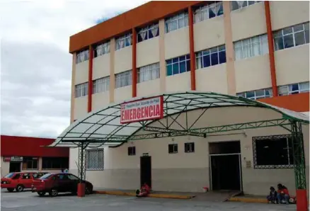  ??  ?? REFERENCIA. El área de emergencia del Hospital San Vicente de Paúl (HSVP), fue uno de los más concurrido­s durante el fin de semana festivo en Ibarra.