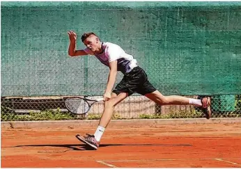  ?? Foto: privat ?? Haben nach dem Sieg im Topspiel gegen den TC Bopfingen gute Chancen auf den Aufstieg in die Verbandsli­ga: Johannes Krohmer und die erste Herrenmann­schaft des TC Heidenheim.