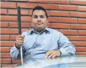  ??  ?? Denis Aguilar es un estudiante no vidente. Tiene uno de los mejores índices de la Escuela de Periodismo de la UNAH.