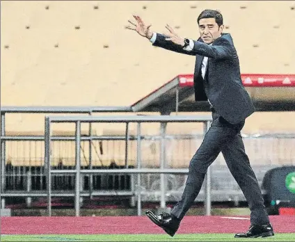  ?? FOTO: EFE ?? En La Cartuja
A Marcelino García Toral no le gustaba lo que estaba viendo de su equipo el sábado en la final de Copa