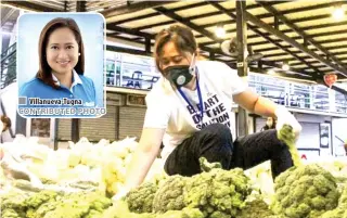  ?? CONTRIBUTE­D PHOTO ?? Villanueva-Tugna
Joni Villanueva-Tugna joined the repacking of relief goods for Bocaue residents in April. n