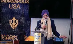  ?? MICHAEL CONROY/AP ?? K.P. Singh speaks to members of the Sikh Coalition at the Sikh Satsang of Indianapol­is Saturday to formulate a response to Thursday’s shooting.