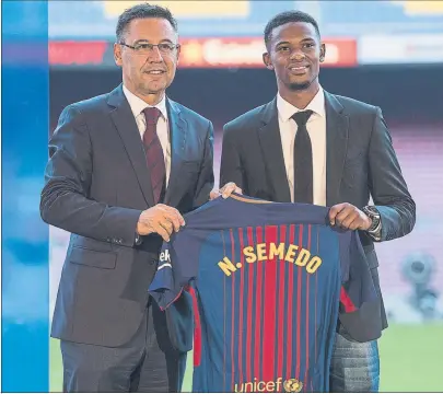  ?? FOTO: PERE PUNTÍ ?? Bartomeu, en la presentaci­ón de Semedo Un fichaje para no llegar a la gira con las manos vacías