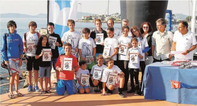  ??  ?? Los cadetes durante la entrega de premios de la Semana Novagalici­a Banco en un acto memorable