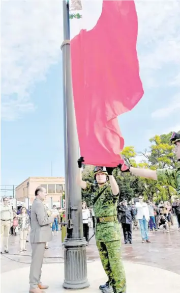  ?? Foto cortesía Gobierno estatal ?? El gobernador Martín Orozco Sandoval presidió la ceremonia de Honores a la Bandera, previo al inicio de la parada militar.