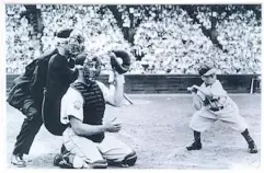  ??  ?? Veeck sent the 3-foot-7 performer Eddie Gaedel to the plate for the St. Louis Browns in 1951.