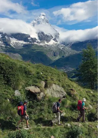  ??  ?? Le versant italien du Cervin a parfois des allures de sommet himalayen.