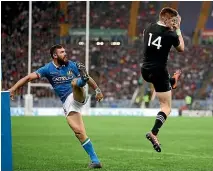  ?? GETTY IMAGES ?? Jordie Barrett’s try for the All Blacks against Italy last month from a crosskick by brother Beauden might be a sign of things to come at the World Cup.