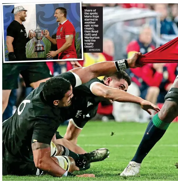  ?? AP/REUTERS ?? ShareS of theth spoils: Maro Itoje st starred in a another epic scrap (main), th then Read ( (left)l and W held the Warburton tr trophy (i (inset) Wh