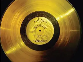  ?? PHOTO AFP ?? Les sondes portent sur un flanc un disque d’or contenant notamment des morceaux de Chuck Berry et de Jean-sébastien Bach, mais aussi des chants de baleines.