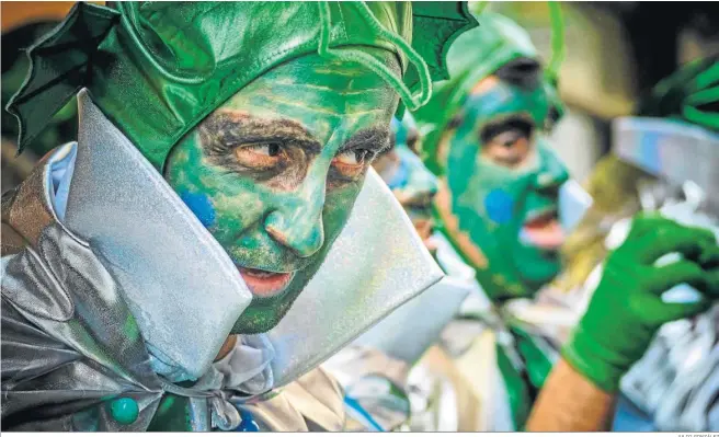  ?? JULIO GONZÁLEZ ?? Un componente de una agrupación callejera en el Carnaval 2020, el último que se celebró antes de la pandemia.