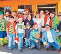  ??  ?? COLABORACI­ÓN. BANCO CUSCATLÁN Y CLUB SHRINERS EL SALVADOR LLEVARON LA NAVIDAD A LA UNIDAD DE NIÑOS QUEMADOS.