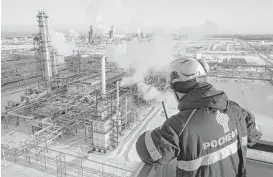  ?? Andrey Rudakov / Bloomberg ?? A worker overlooks a unit of Russia’s Novokuibys­hevsk oil refinery. Russia was among the nations that agreed to trim their oil production.