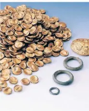  ?? FOTO: ARCHÄOLOGI­SCHE STAATSSAMM­LUNG/DPA ?? Die vielen Münzen haben einst die Kelten geprägt.
