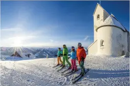  ?? Christian kapfinger) (©skiwelt ?? Österreich­ische Skigebiete ziehen Ausländer an, hier in Kitzbühel.