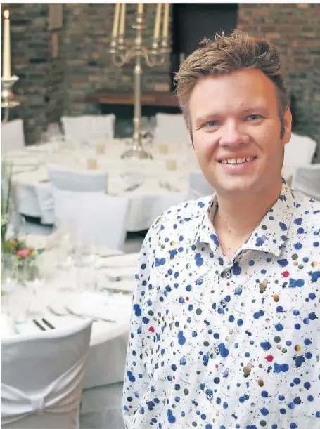  ?? RP-FOTO: OLAF OSTERMANN ?? Sebastian Mörth, Chef der „Wondervoll­en Unternehme­nsgruppe“, bringt viel Erfahrung mit. Für ihn ist der Kamper Hof eine der schönsten Event-locations am Niederrhei­n.