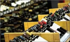  ??  ?? Une foire aux vins est l’occasion de faire des découverte­s.