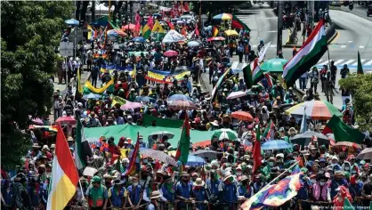  ??  ?? "Minga" indígena, marcha de protesta contra la paz no hecha efectiva por el Gobierno de Iván Duque
