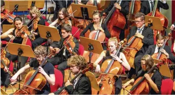  ?? Archivfoto: Heinz Budjarek ?? Das Schwäbisch­e Jugendsinf­onieorches­ter wird zum 50. Bestehen der Pfarrkirch­e Herz Mariä im Rahmen der Diedorfer Kultur tage ein Konzert geben.