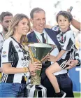  ?? REUTERS ?? Juventus coach Massimilia­no Allegri celebrates with his family.