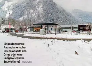  ?? PACHEINER (4) ?? Einkaufsze­ntren: Raumplaner­ischer Irrsinn abseits des Ortes oder eine unausweich­liche Entwicklun­g? Als die Gemeinde den Ortskern von Treffen verdichten wollte, formierte sich eine Bürgerinit­iative dagegen