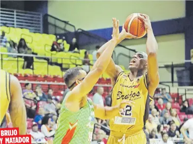  ?? Archivo ?? El importado de los Brujos, Damien Wilkins, brilló en el triunfo de su conjunto con 30 puntos y 10 rebotes ante los Leones de Ponce.