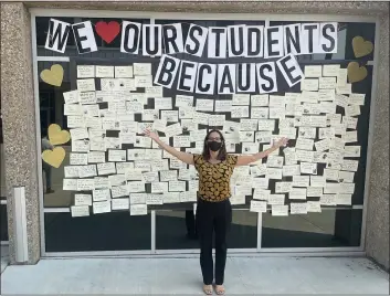  ?? JUSTIN COUCHOT/ENTERPRISE-RECORD ?? Butte College President Samia Yaqub poses in front of a sign with notes from teachers to students on the first day of school Aug. 23in Butte Valley.