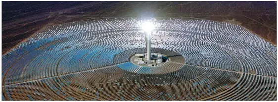  ?? CAI ZENGLE / FOR CHINA DAILY ?? A solar thermal power station is operationa­l in Hami, Xinjiang Uygur autonomous region, in August.