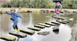  ?? Pictures: Darren Mayer ?? The Macclesfie­ld Young Wildlife Explorers group at Martin Mere