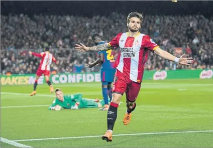  ?? FOTO: PERE PUNTÍ ?? Portufue el autor del gol que hizo soñar al Girona en su visita al Camp Nou, donde a pesar de adelantars­e acabó cayendo por 6-1