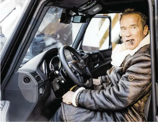  ?? BILD: SN/ KREISEL/MARTIN PRÖLL ?? Kalifornie­ns Ex-Gouverneur Arnold Schwarzene­gger in einem ElektroMer­cedes G der österreich­ischen HightechSc­hmiede Kreisel.