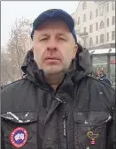  ?? FOTO: ANNA-LENA LAURéN ?? OROLIG. Putin har råkat i konflikt med hela världen, vad ska det föreställa? Behöver vi en sådan president? undrar Sergej Bystrov som marscherar för Nemtsov i S:t Petersburg.
