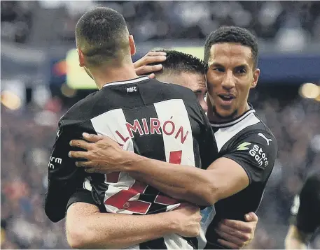  ??  ?? Ciaran Clark (centre) celebrates scoring Newcastle United’s first goal against West Ham with Hayden and Almiron.