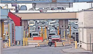  ??  ?? Según cBP, los internamie­ntos fronterizo­s de esta región superaron los 29 millones en el 2017