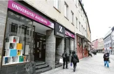  ?? Foto: Ulrich Wagner ?? Ein umfangreic­hes Mitmachpro­gramm bietet die neue Zweigstell­e der Uni Augsburg im Pop‰up‰Store „Zwischenze­it“in der Annastraße.