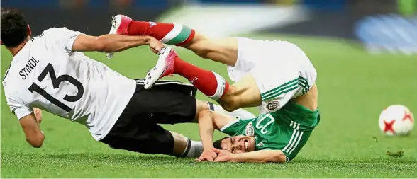  ??  ?? Rough and tumble: Mexico’s Hirving Lozano (right) colliding with Germany’s Lars Stindl in the Confederat­ions Cup semi-final at the Fisht Stadium in Sochi, Russia, on Thursday.