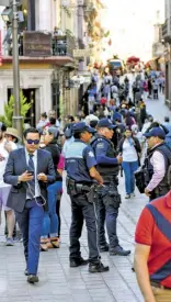  ??  ?? Guanajuato.– Alargan las jornadas de los policías.