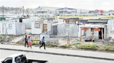  ?? DAVID RITCHIE African News Agency (ANA) ?? MARIKANA informal settlement in Philippi East. A City official said it had experience­d thousands of land invasions over the past six months. |