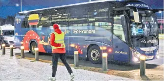  ?? EFE/JULIO MUÑOZ ?? Este es el bus que transporta­rá a la Selección Colombia en toda su estadía por territorio ruso.