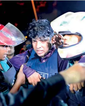  ??  ?? An injured member of the police personnel is carried away by his colleagues, after gunmen stormed a restaurant popular with expatriate­s in the diplomatic quarter of the Bangladesh­i capital, in Dhaka July 1 (REUTERS)