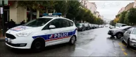  ?? (Photo Laurent Martinat) ?? Une bande identifiée sème l’insécurité à la gare, malgré des patrouille­s de police. Quatre interpella­tions ont eu lieu la semaine dernière.