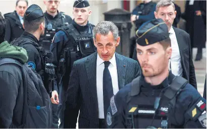  ?? I
EFE ?? Sarkozy llega al Palacio de Justicia de París para escuchar su sentencia.