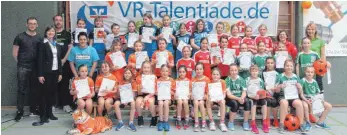  ?? FOTO: HSG RIETHEIM-WEILHEIM ?? Kinder aus sechs Vereinen haben an der Handball-Talentiade in Tuttlingen teilgenomm­en. Zehn Talente sind beim Verbandsen­tscheid dabei.